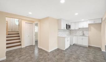 41 Madison Ave, Amityville, NY 11701