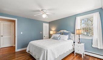 21 Old Chimney Rd, Barrington, RI 02806