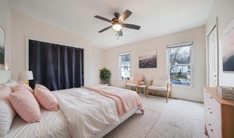 190 Merrick Rd 35, Amityville, NY 11701