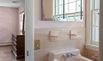 58 Sycamore Dr, East Greenwich, RI 02818