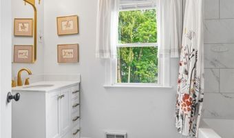 102 Winston Rd, Akron, OH 44313