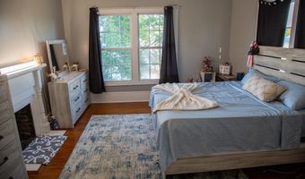 66 Weaver St, Baxley, GA 31513