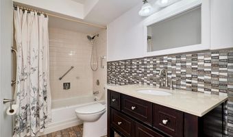 974 Claytonbrook Dr 1A, Ballwin, MO 63011