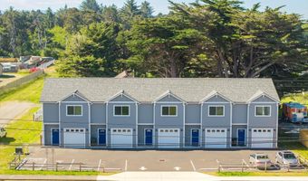 318 11TH St, Bandon, OR 97411