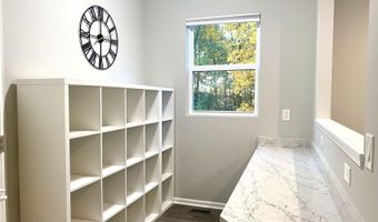 2835 Dillon Dr, Ann Arbor, MI 48105