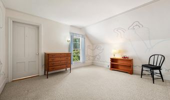 89 Parkview Ave, Bangor, ME 04401
