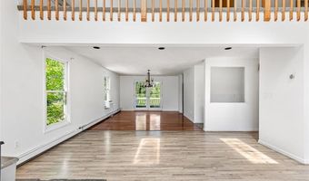 8 Ashley Dr, Lincoln, RI 02865