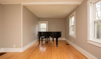 391 Bimson Dr, Barnet, VT 05821