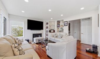 2243 Sun Valley Dr, Ann Arbor, MI 48108