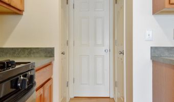 19 MARINA Dr, Bayonne, NJ 07002