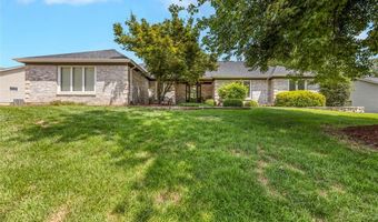 924 Forest Lake Ct, Ballwin, MO 63021