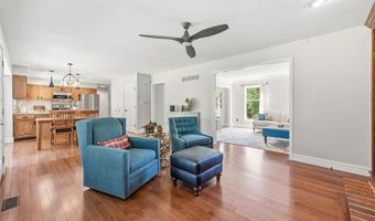 180 Spring Oaks Dr, Ballwin, MO 63011