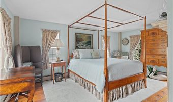 11 Cross St, Newport, RI 02840