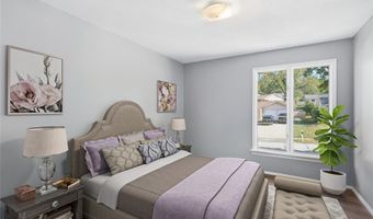 477 Ironwood Dr, Ballwin, MO 63011