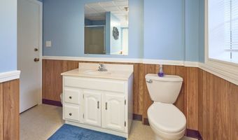 30 Marion Ave, Auburn, MA 01501