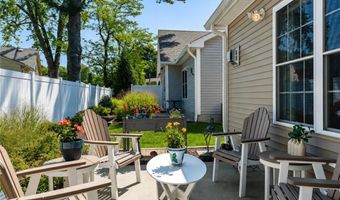 5 Rivers Edge Dr, Coventry, RI 02816