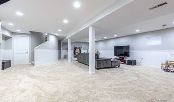 1801 N Dover Ct, Arlington Heights, IL 60004