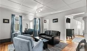 14 Dearborn St, Newport, RI 02840