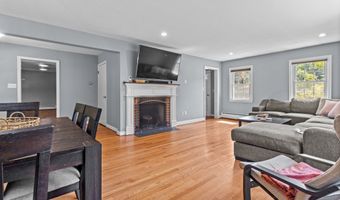 24 Maple Edge Dr, Bloomfield, CT 06002
