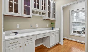 42855 CHATELAIN Cir, Ashburn, VA 20148