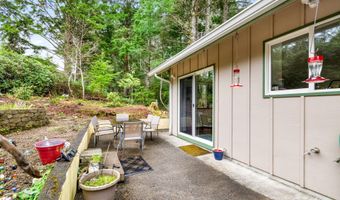 142 S QUADRANT St, Rockaway Beach, OR 97136