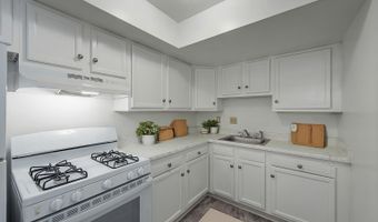 5200 QUINCY St 304, Bladensburg, MD 20710
