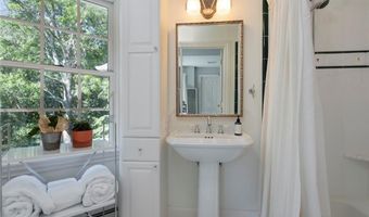 25 Westfield Dr, East Greenwich, RI 02818