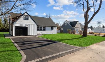 22 Guilette Pl, Amityville, NY 11701