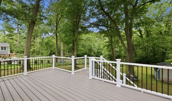 445 Lincoln Dr, Cheshire, CT 06410