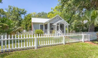 106 17th St, Apalachicola, FL 32320