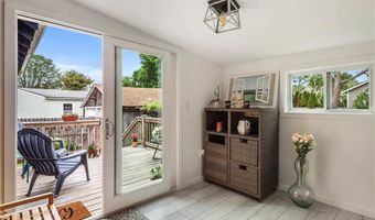 25 Renfrew Ave, Middletown, RI 02842