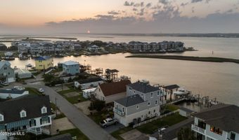 241 Moonlight Dr, Atlantic Beach, NC 28512