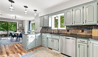 72 Elizabeth Dr, Bella Vista, AR 72715