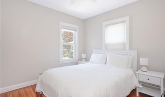 2 Bedlow Ave, Newport, RI 02840