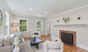 3 Sundale Rd, Cranston, RI 02921