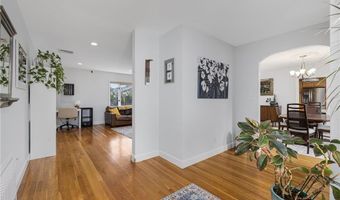 120 Bretton Woods Dr, Cranston, RI 02920