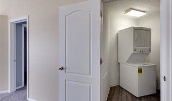 362 Village Pointe Dr, Akron, OH 44313