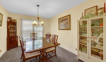 1940 Waverly Ln, Algonquin, IL 60102