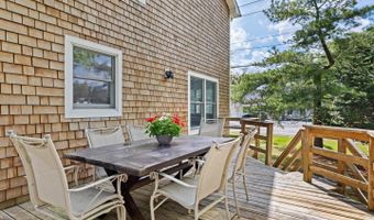 327 OAKWOOD St, Bethany Beach, DE 19930