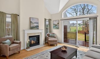 5 Blue Meadow Ct 5, Bourne, MA 02532