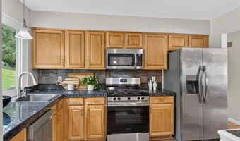 930 Bellestri Dr, Ballwin, MO 63021