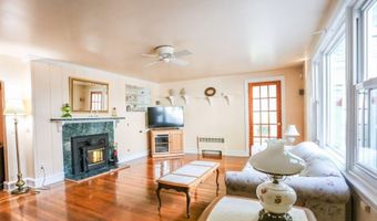 29 Dean Ave, Johnston, RI 02919