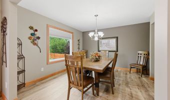 419 S Quail Run Ct, Andover, KS 67002