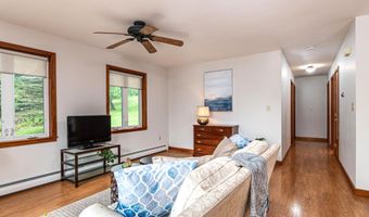 156 Sherwood Cir, Brattleboro, VT 05301