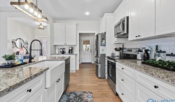 15 Swanee Dr, Albertville, AL 35950