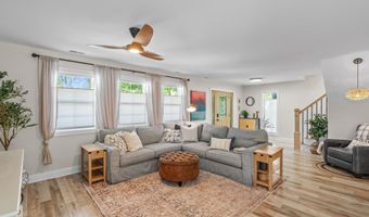 820 Barton Dr, Ann Arbor, MI 48105