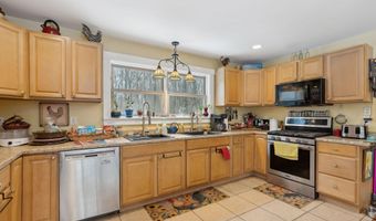 30 Pine Tree Ln, Augusta, ME 04330