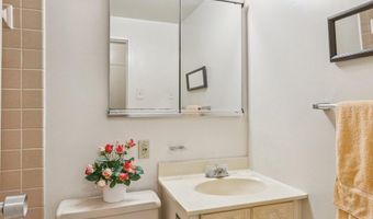 1200 N NASH St 565, Arlington, VA 22209