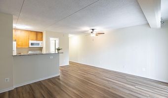 75 S REYNOLDS St 318, Alexandria, VA 22304