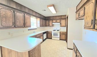 808 Cambridge Dr, Altus, OK 73521